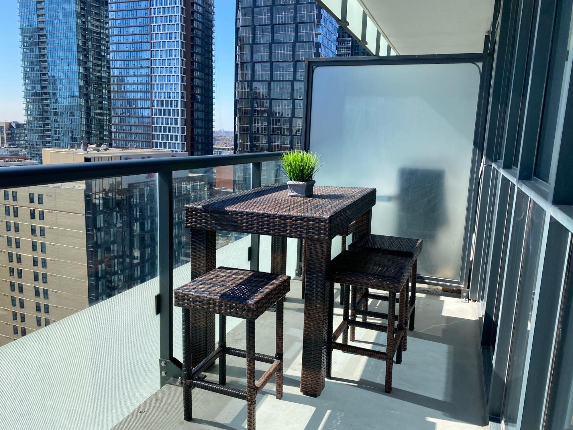 Central Toronto Suite - Free Parking, City Views, Near Cn Tower Exterior foto